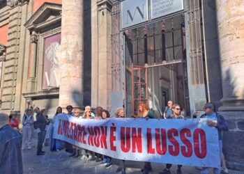 Senza sosta manifestazioni contro licenziamento 300 addetti