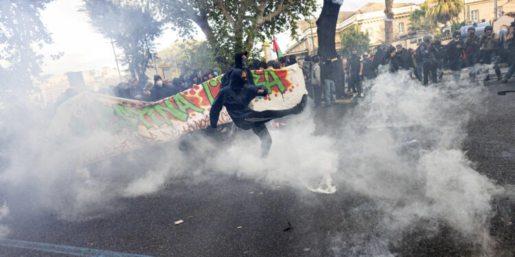 Due di questi denunciati per resistenza