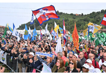 Così il leader della Lega sul palco della manifestazione