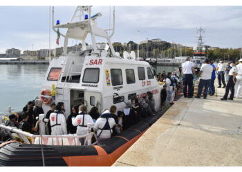 Erano su barca a vela di 16 metri. Tra loro anche bimbi e donne