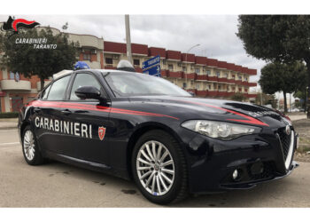 Bloccati dai carabinieri a Taranto. Vittima pensionato di Prato