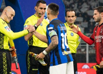 L'arbitro comasco Andrea Colombo in occasione del derby 2023-2024 fra Milan e Inter