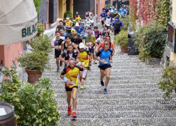 Un passaggio in paese per la Bellagio Skyrace (foto Davide Ferrari)