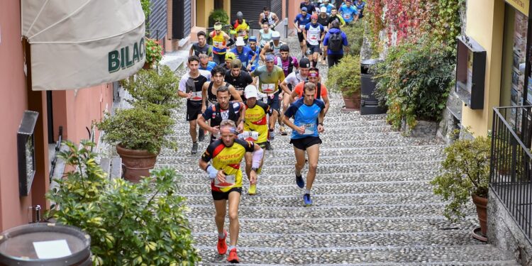 Un passaggio in paese per la Bellagio Skyrace (foto Davide Ferrari)