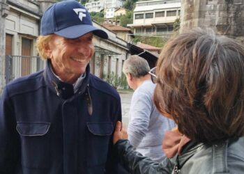 Emerson Fittipaldi in via Borgovico a Como