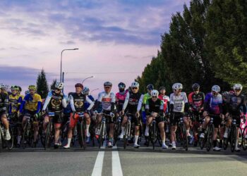 La partenza della Gran Fondo a Cantù