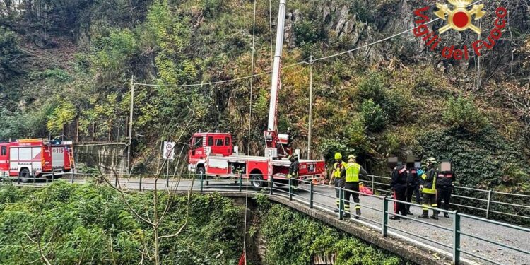 Montemezzo 67enne nel canyon