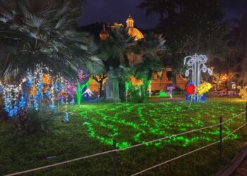 Decine di chilometri di cavi e milioni di lampade a led