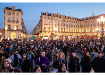 Davanti alla Prefettura alla fine del corteo sindacale