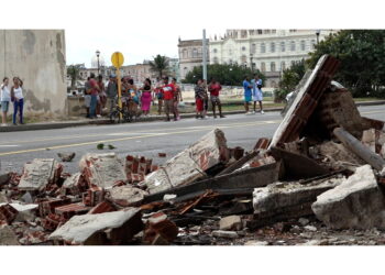 Se sumas a la devastación de los huracanes