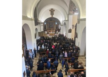 Folla commossa ai funerali nella basilica di Fonni