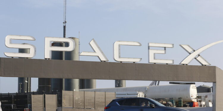 SpaceX rinuncia al rientro alla base di lancio