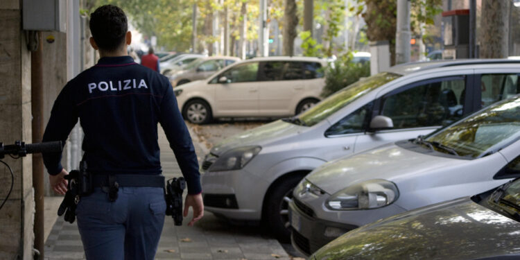 Lo scorso 21 febbraio calci e pugni alla testa