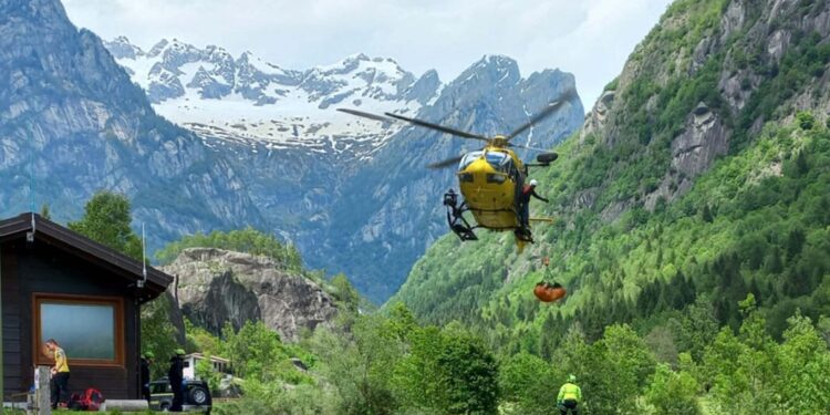 Sul posto è stato inviato l'elisoccorso