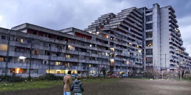 Nessun ferito. Sul posto polizia e vigili del fuoco