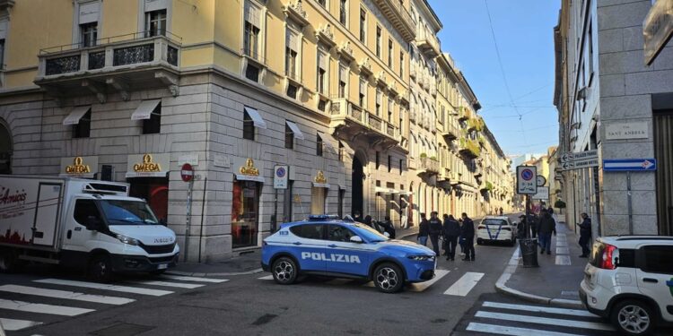 A Milano indagini della Polizia: atto vandalico o tentato furto