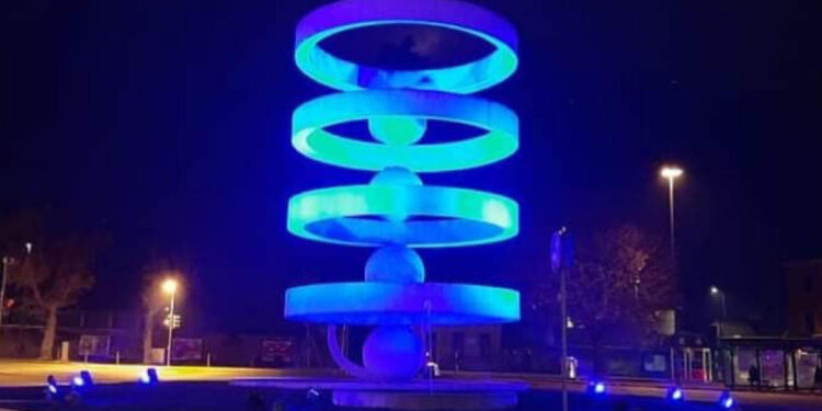 Per illuminare di blu un monumento