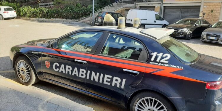 In corso le indagini dei carabinieri su quanto successo