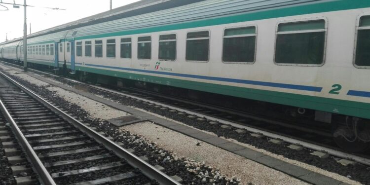 Treno fermo per ore a Foligno