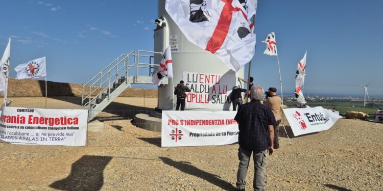 L'azione dimostrativa in zona industriale a Porto Torres