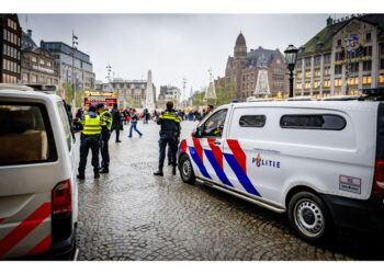 Appello ai connazionali dopo le violenze sui tifosi ad Amsterdam