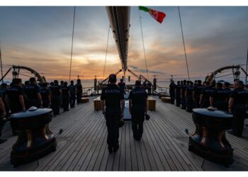 In visita alla nave scuola il ministro Lollobrigida