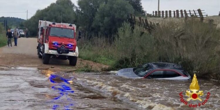 Auto recuperata dai sommozzatori dei vigili del fuoco