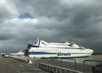 La motonave Santa Lucia è rimasta in porto a Termoli