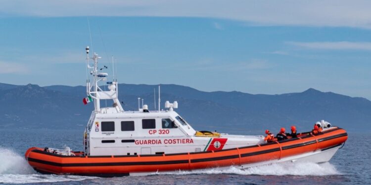 La barca affondata davanti a Cala Zafferano