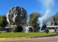 Un gruppo di manifestanti ha atteso il ministro con bandiere