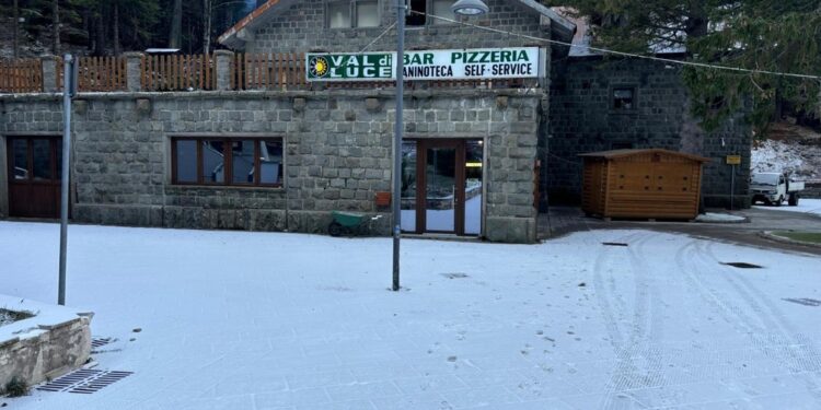 Imbiancate strade e montagne dell'Appennino