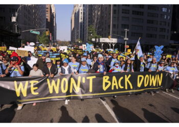 Nella Grande Mela migliaia di persone fuori dalla Trump Tower