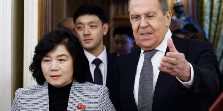 La ministra degli Esteri a colloquio con Lavrov a Mosca