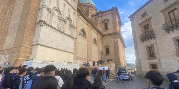 Nel pomeriggio i funerali nella Chiesa madre di Piazza Armerina