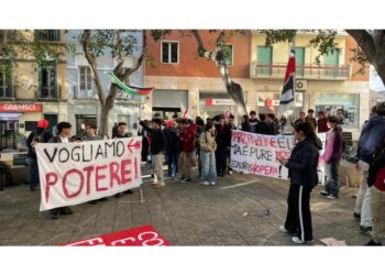 Slogan contro governo e guerre