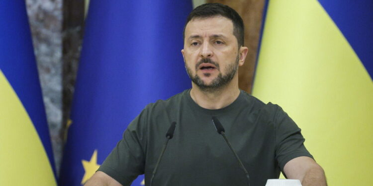 Leader ucraino: 'Per via diplomatica ma con Kiev forte'