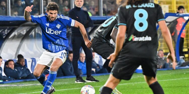 Cutrone in azione contro la Lazio (foto Roberto Colombo)