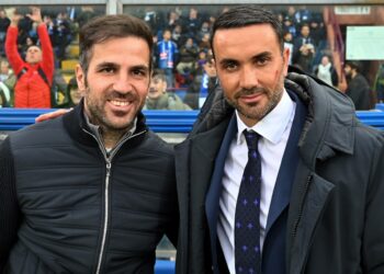 Cesc Fabregas con l'allenatore della Fiorentina Raffaele Palladino (foto Roberto Colombo)