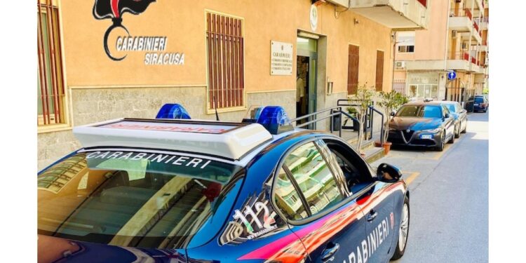 Ragazzo l'ha spinta dopo richiamo facendola finire in ospedale