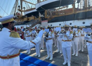 Cerimonia di benvenuto in porto