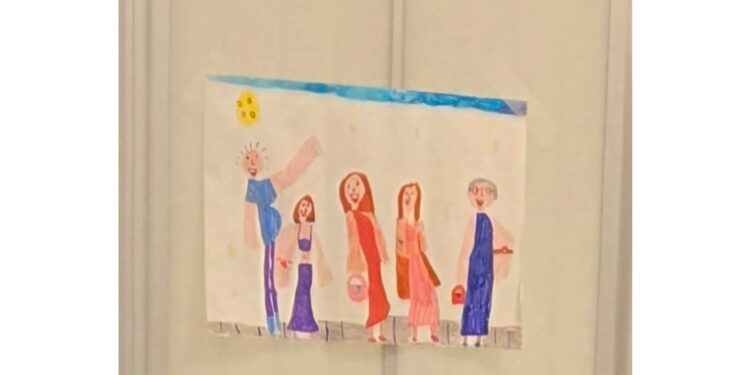 Nella camera di ospedale anche disegno della sorella di 7 anni