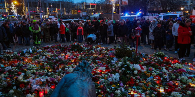 Presenti Scholz e Steinmeier. Chiesa è vicina a luogo attentato