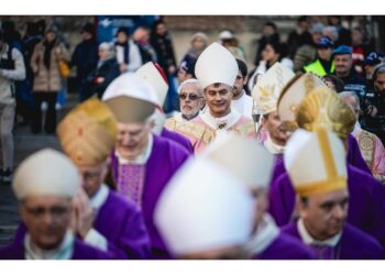 L'arcivescovo di Torino: "Dobbiamo re-imparare a condividere"