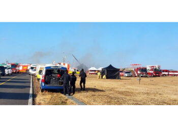 Due persone tratte in salvo. Incidente per l'impatto con uccelli