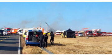 Due persone tratte in salvo. Incidente per l'impatto con uccelli