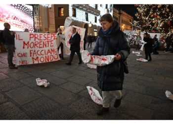 Associazioni allestiscono il 'presepe morente'