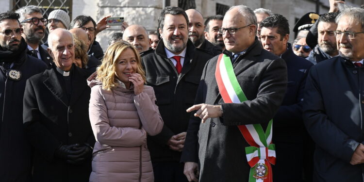 Sindaco inaugura Piazza Pia