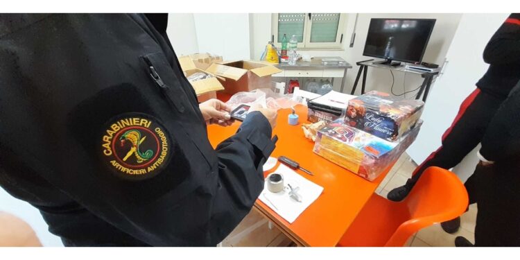 Carabinieri sequestrano quasi 5 chili di fuochi e droga