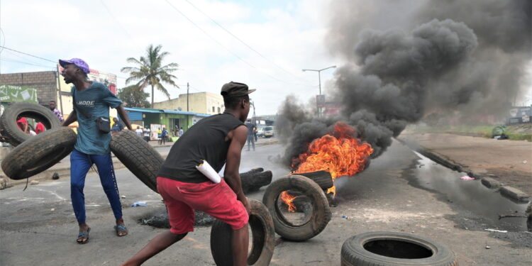 Terzo giorno di disordini nella capitale Maputo