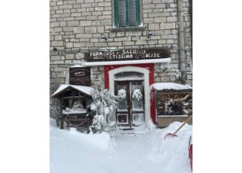 Bufera a Capracotta. Mezzi spazzaneve e spargisale in azione